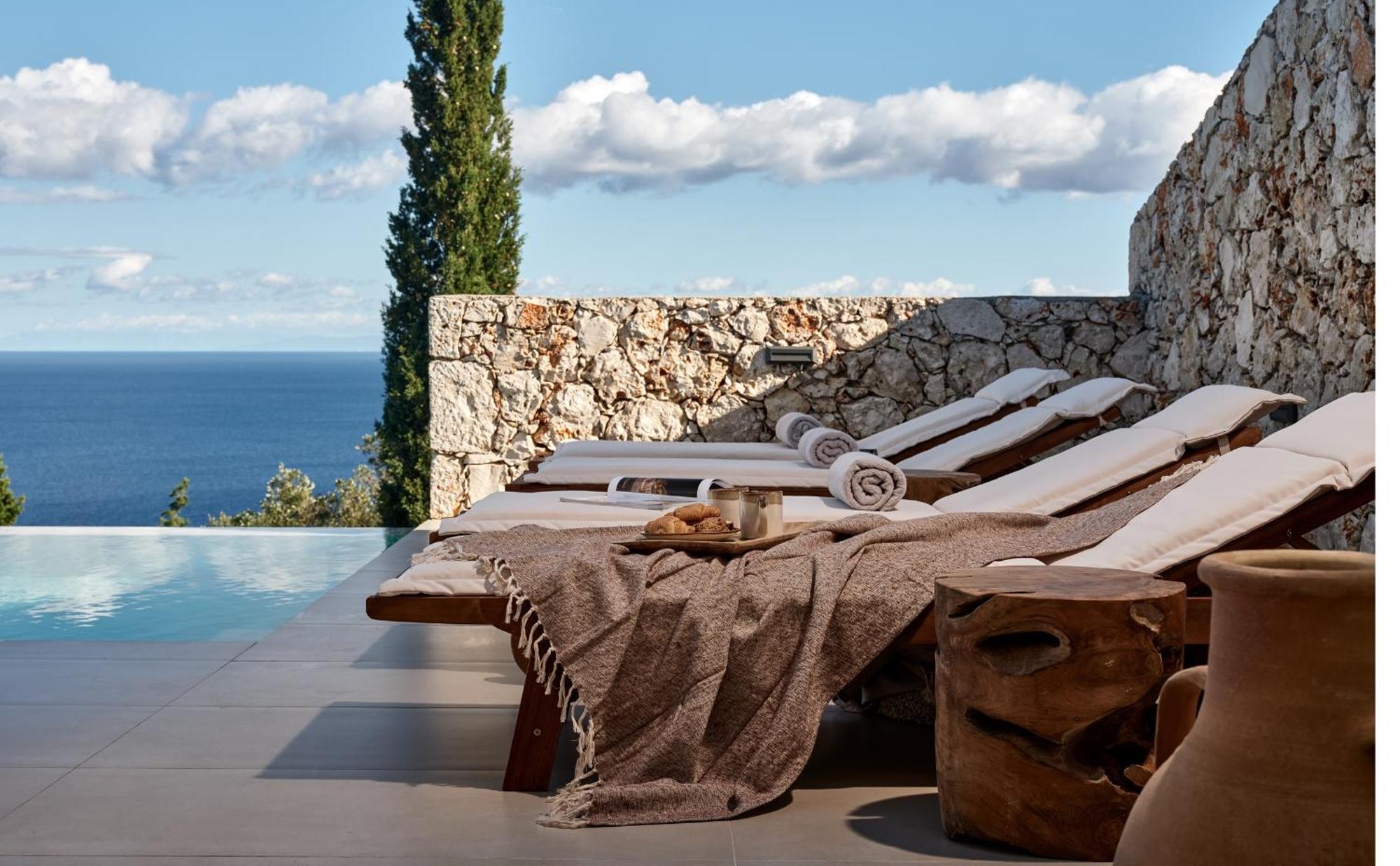 Thelxi's I - Brand New Seaview Suite!