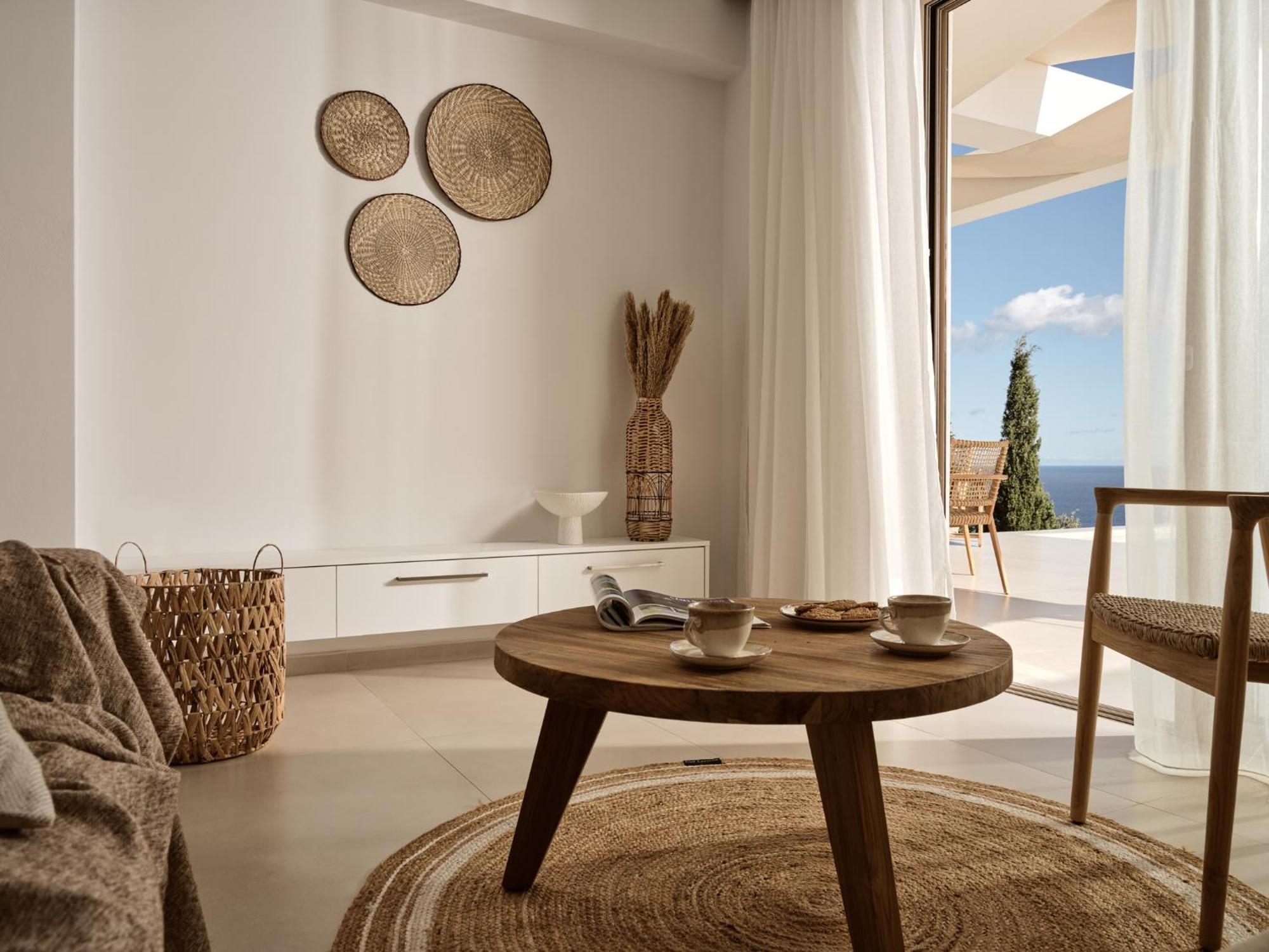 Villa Thelxi's I - Brand New Seaview Suite!