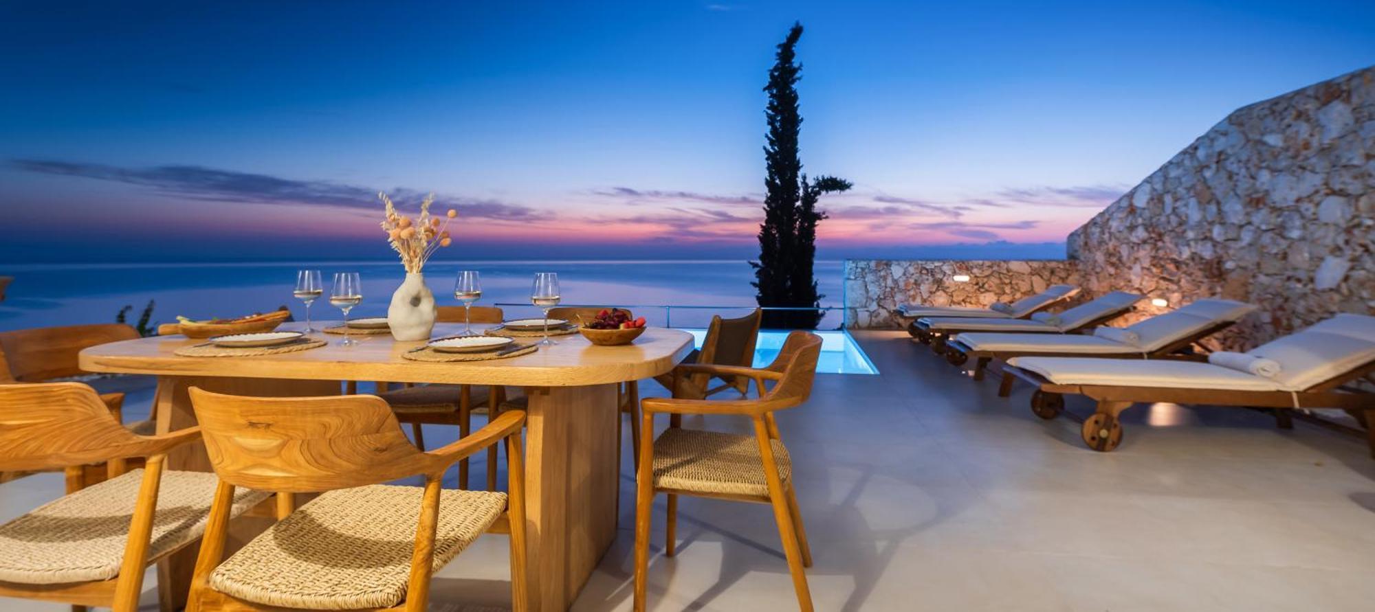 Thelxi's I - Brand New Seaview Suite!